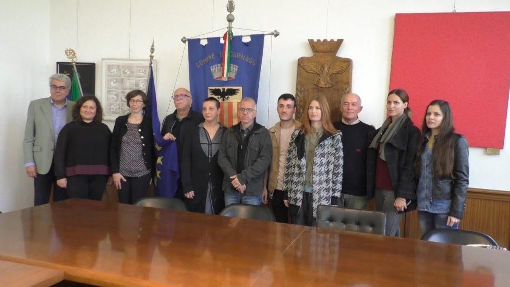 Arte e parole uniscono le distanze. A Carnago