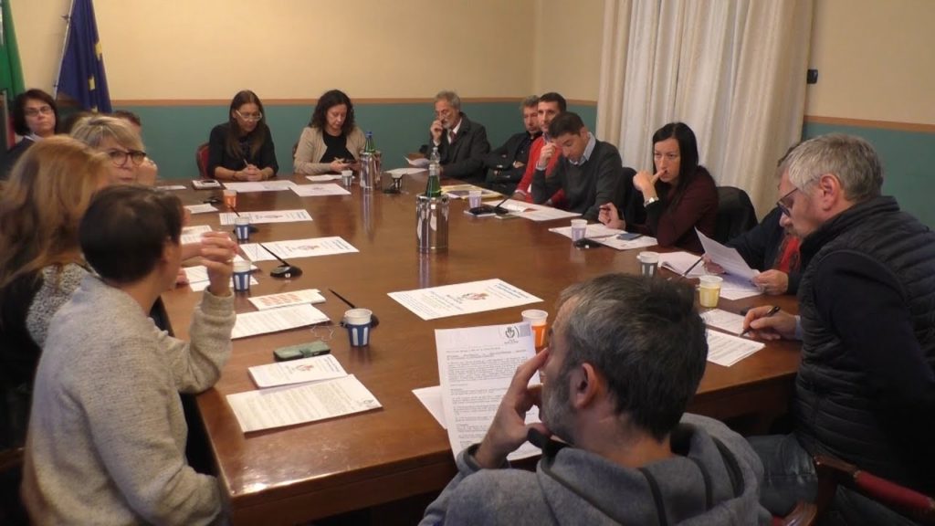 Ragazzi al centro, tra arte e teatro