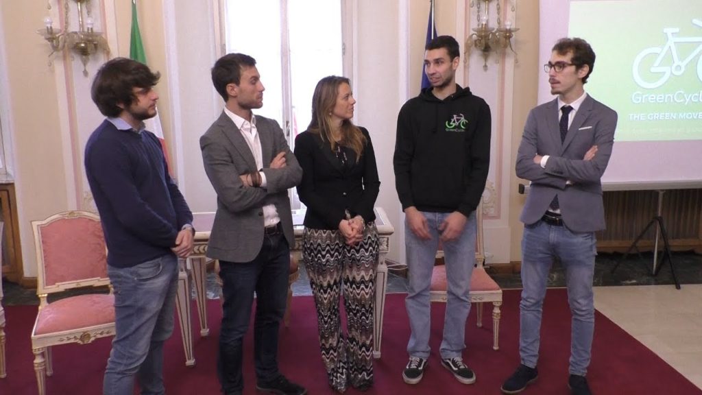 Bici e palaghiaccio: il futuro è dei giovani