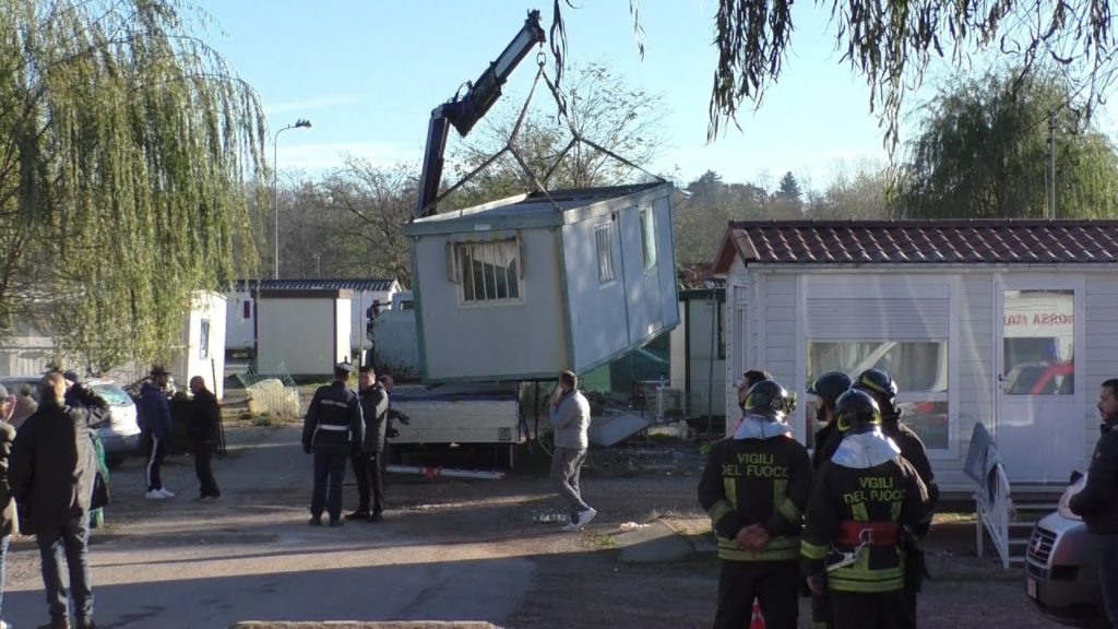 Sinti, lo sgombero continua