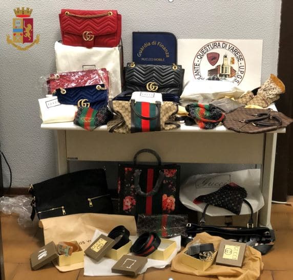 Piazza "taroccata": denunciato un ambulante