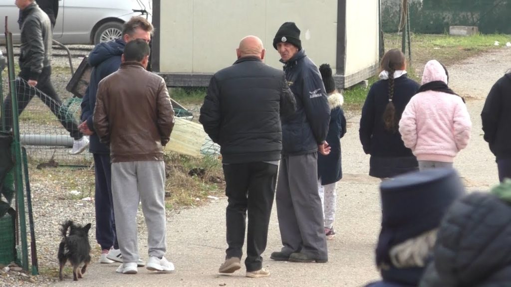 Sinti, i Servizi Sociali dividono il gruppo