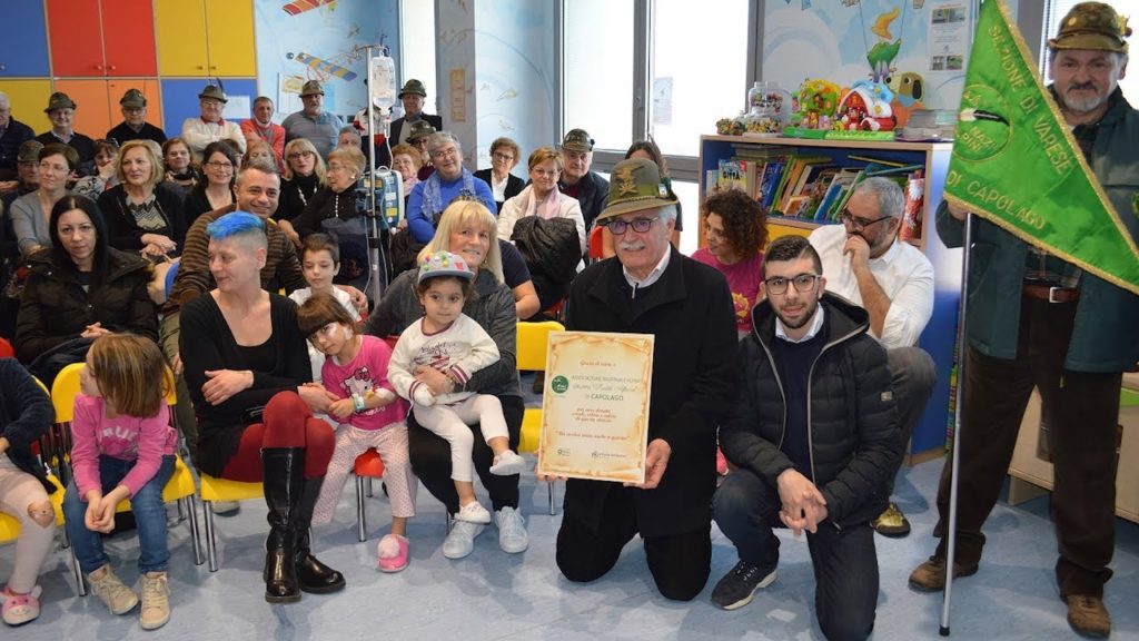 Alpini in festa coi bimbi del Ponte