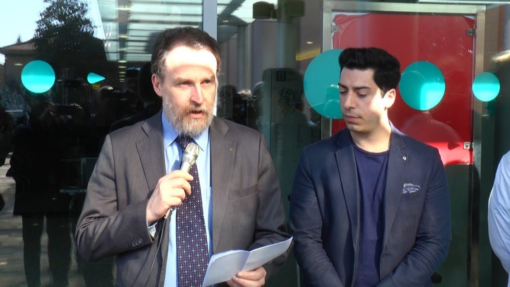 Bossi migliora. Renzo: "E' un condottiero"