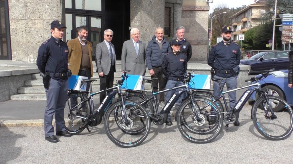 Pedalando in uniforme... accanto a te