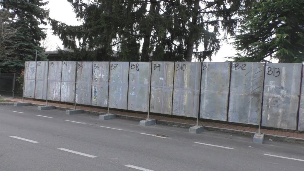 In via XXII marzo parcheggiano solo... i candidati