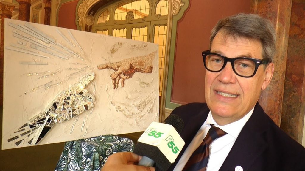 Il design sfiora le dita del successo