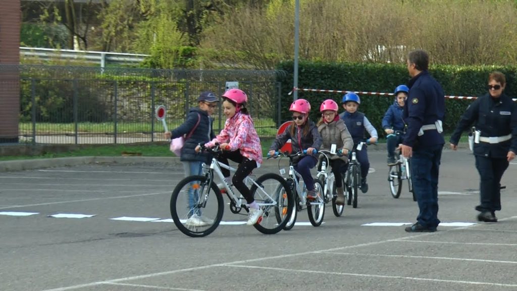 Bimbi in bici, con il patentino in tasca