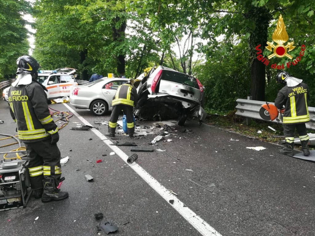 Tragedia stradale. Morta una mamma di 50 anni