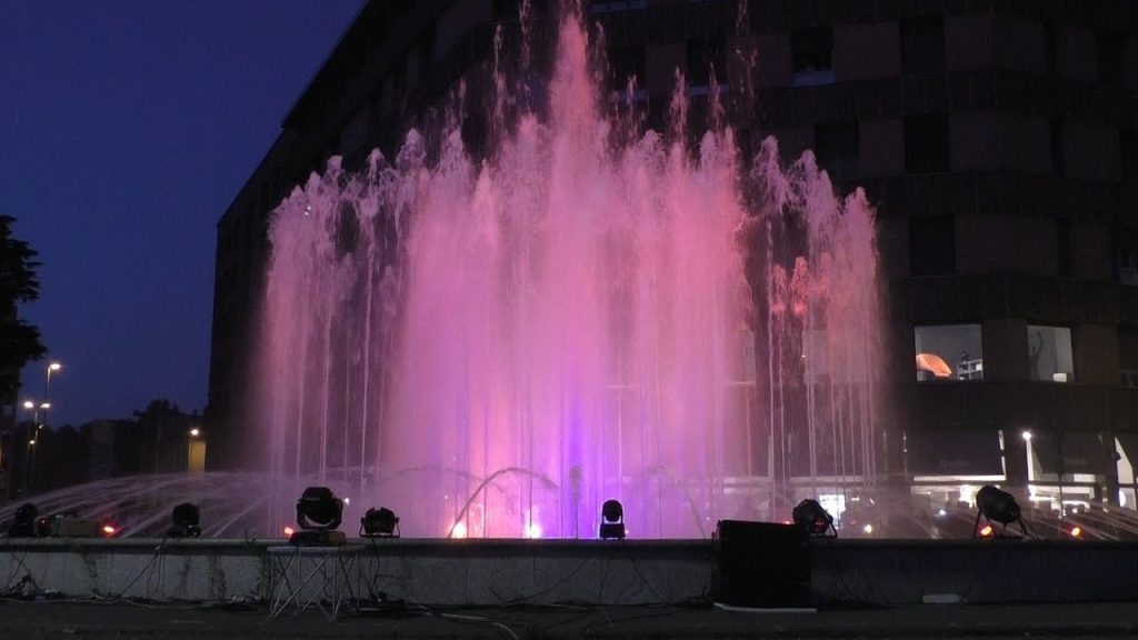 Gallarate, la fontana accende (e rinfresca) l’estate