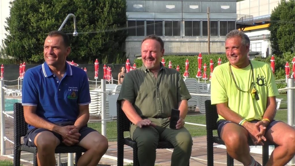 Marzio e Caccianiga, estate in piscina