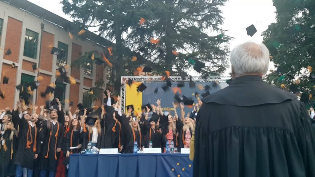 LIUC, un Rettore "rock" per 700 laureati