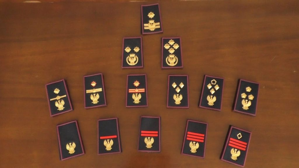 Polizia, novità geometriche. Ecco i nuovi gradi