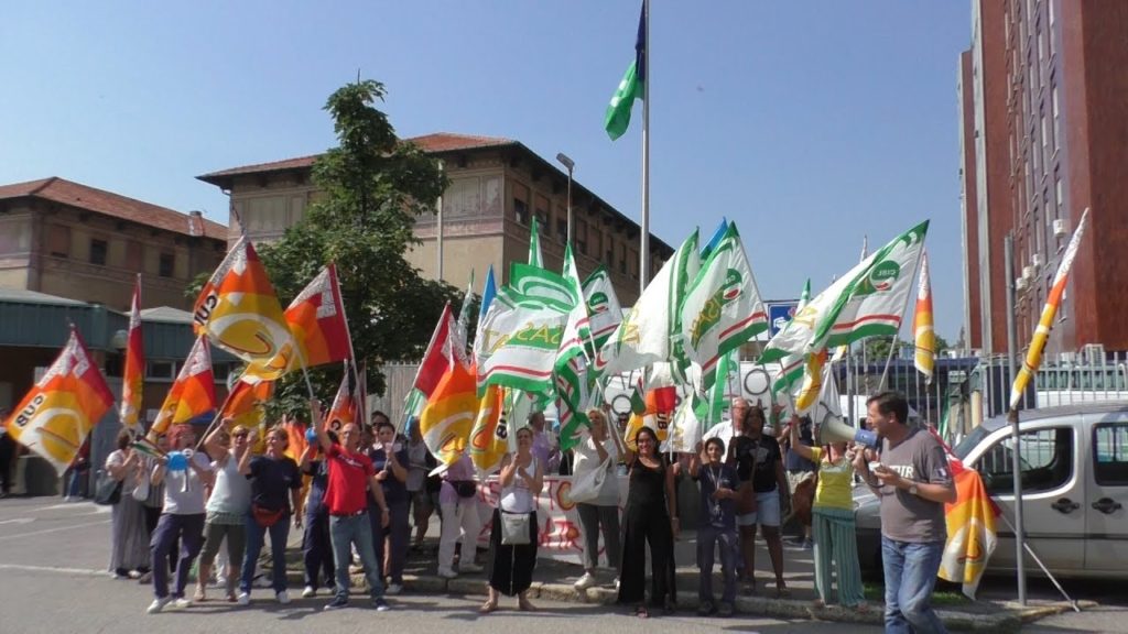 Pulizie in ospedale: "Fuori noi, dentro i microbi"