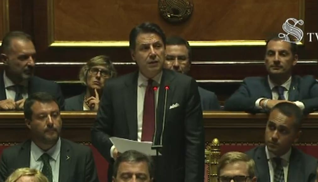 Crisi, match premier-Salvini. In Senato la resa dei... Conte conte salvini diretta dal senato