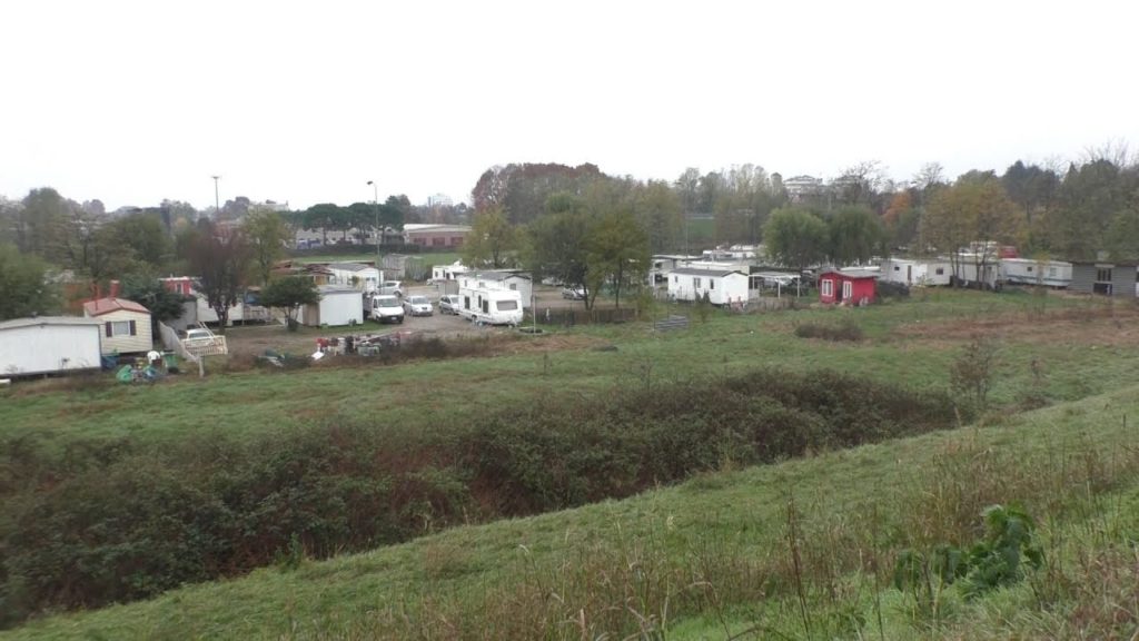 Sinti senza tetto. Ancora una volta