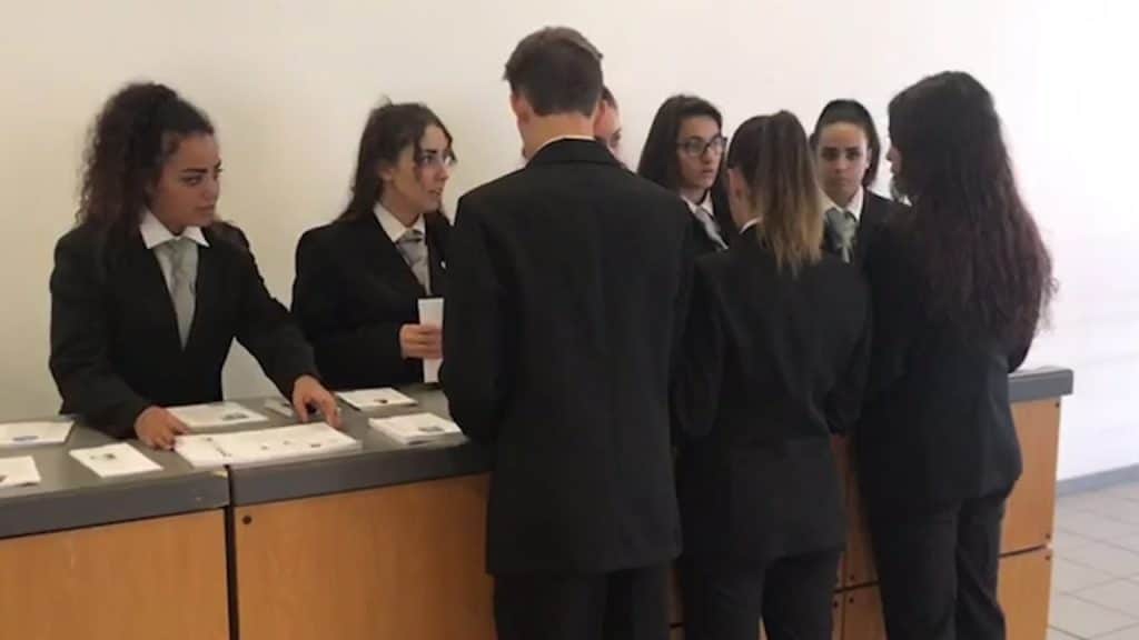 #failasceltagiusta: basta neet!