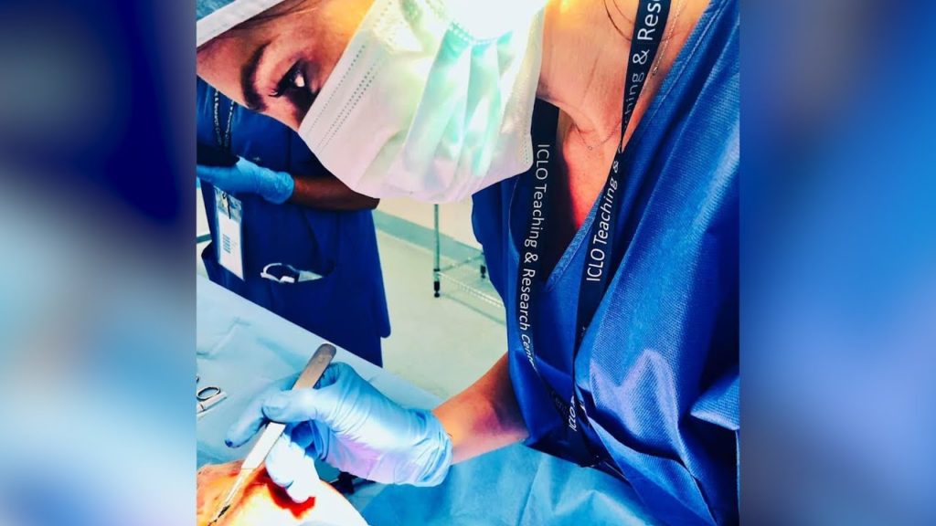 Laura, medico che "illumina" il viso di chi soffre