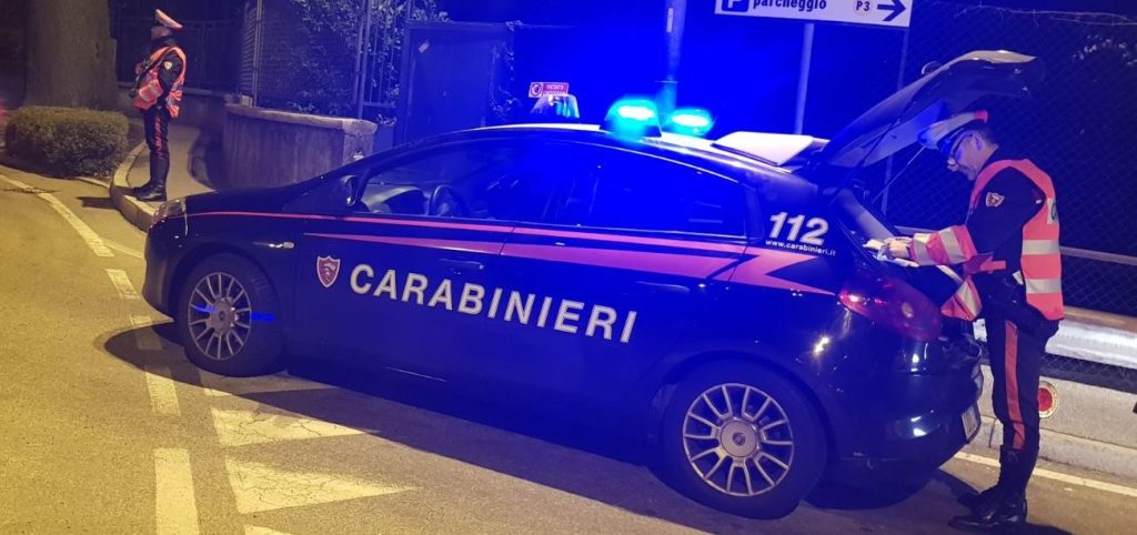 Tenta il suicidio, salvato dai Carabinieri