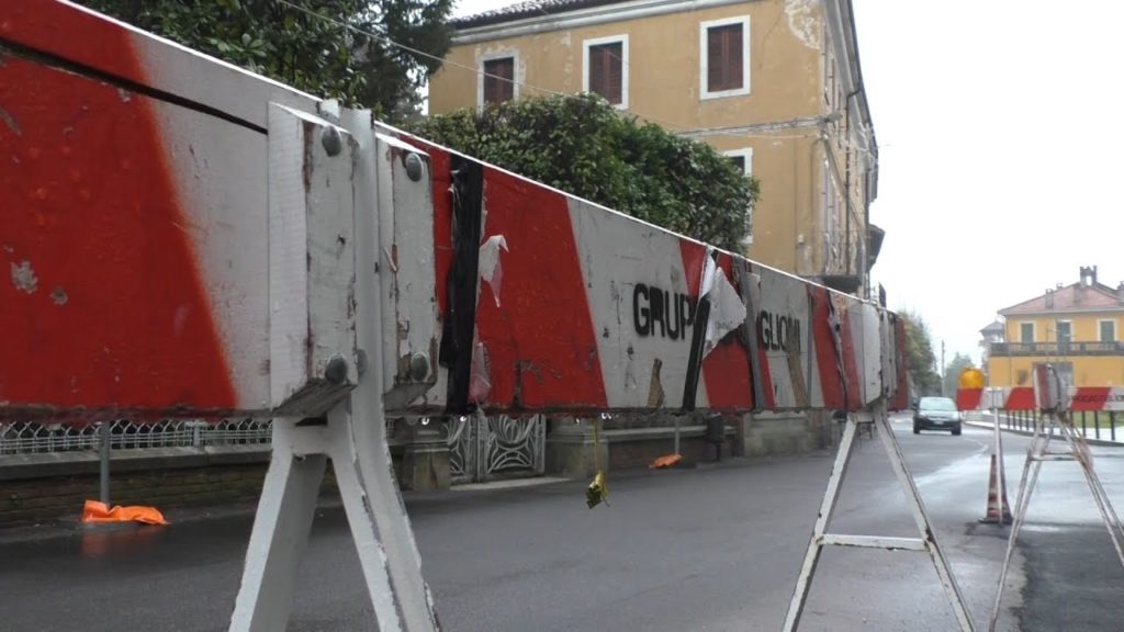 Caronno, il paese delle transenne (inutili)