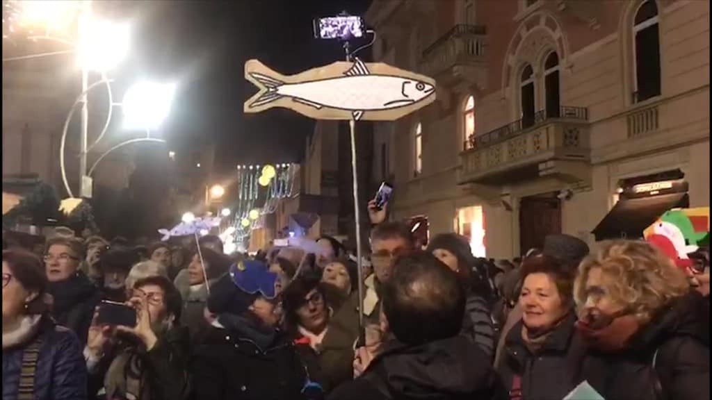 Sardine a Busto: libri, canti e solidarietà