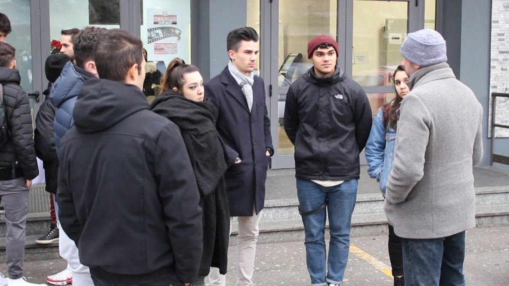 Newton, la mossa degli studenti: "Paghiamo i danni"