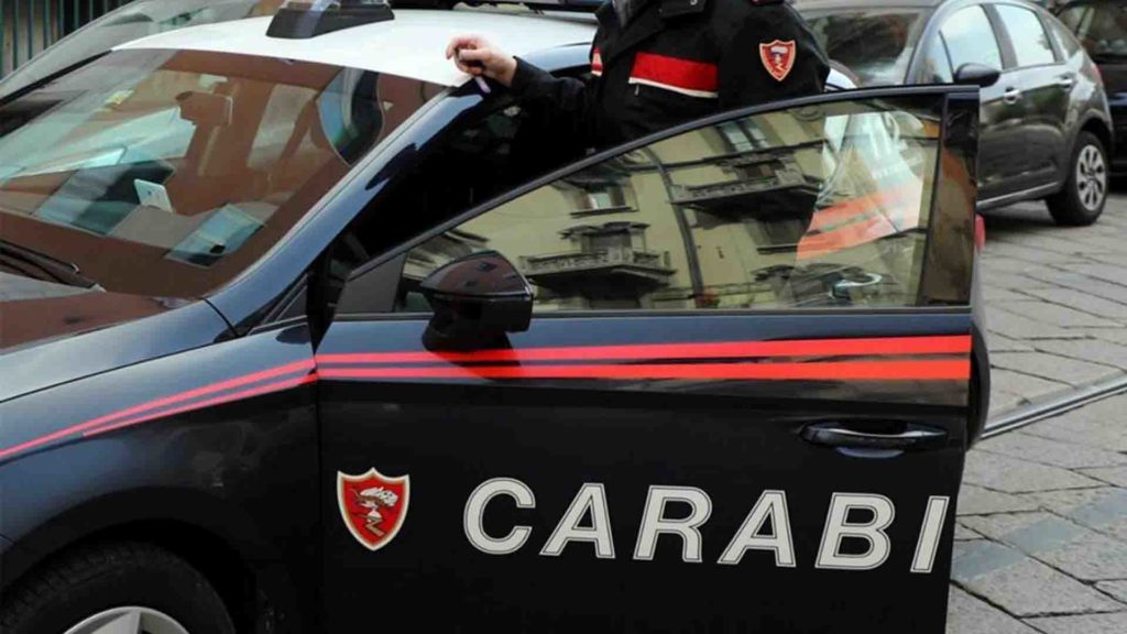Gallarate: spacciatore a spasso su una Jaguar, arrestato