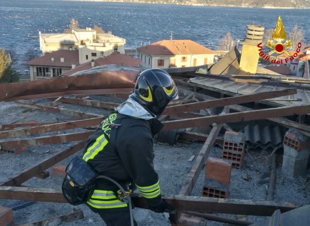 Vento forte, un albero si abbatte sul Centro Disabili