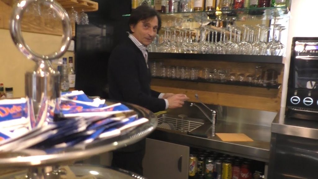 Coronavirus, il barman: "Le regole valgono x tutti"