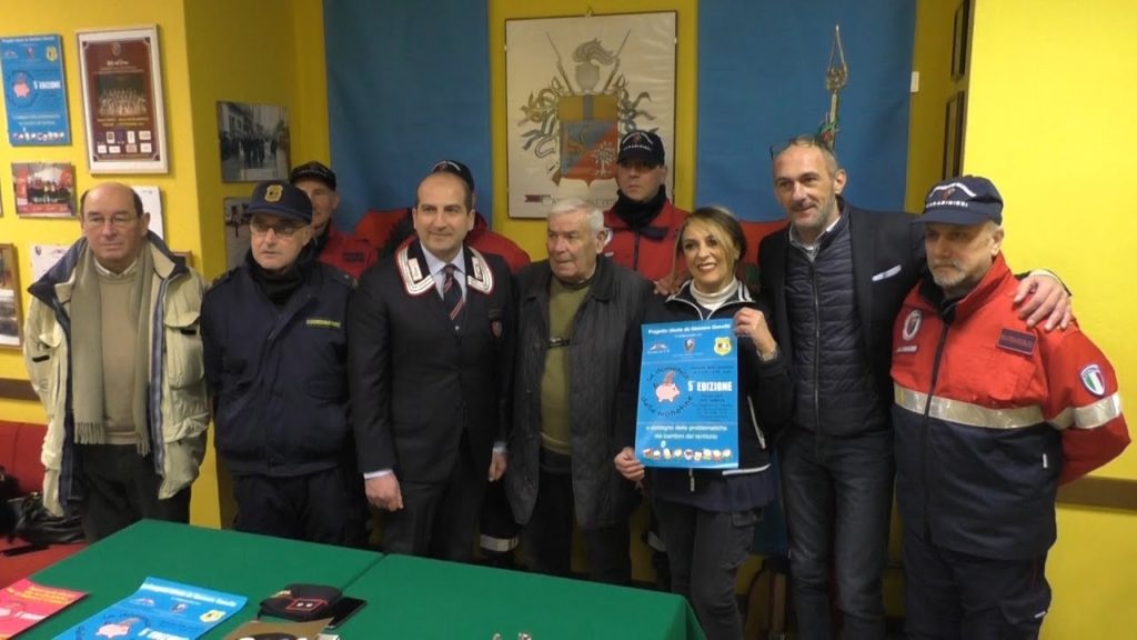 Monetine, una raccolta per tre uniformi