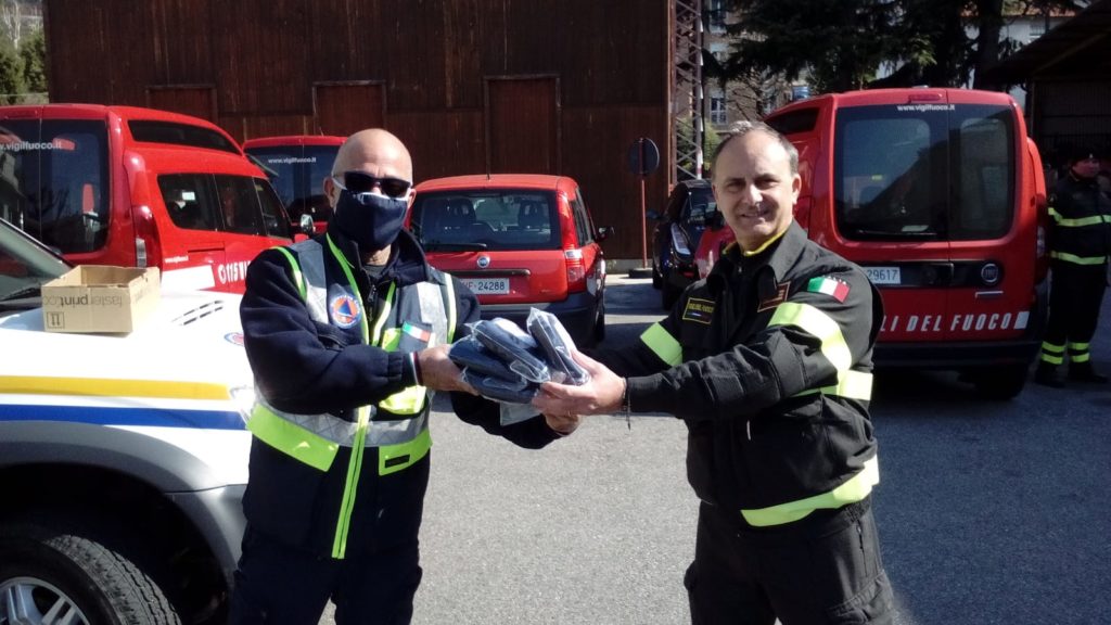 Mascherine in regalo a Protezione Civile e Pompieri
