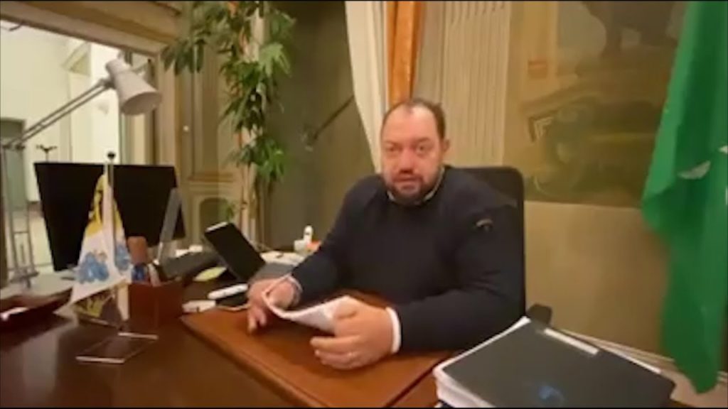 "State a casa! Non vi chiedo di andare in miniera"