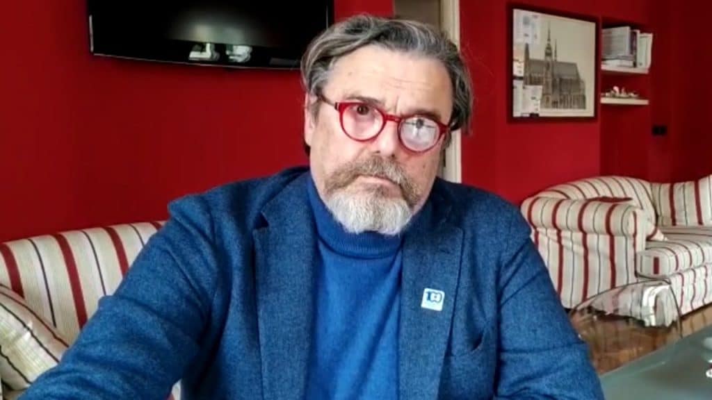 "Io, dentista, aprirò solo per le urgenze"