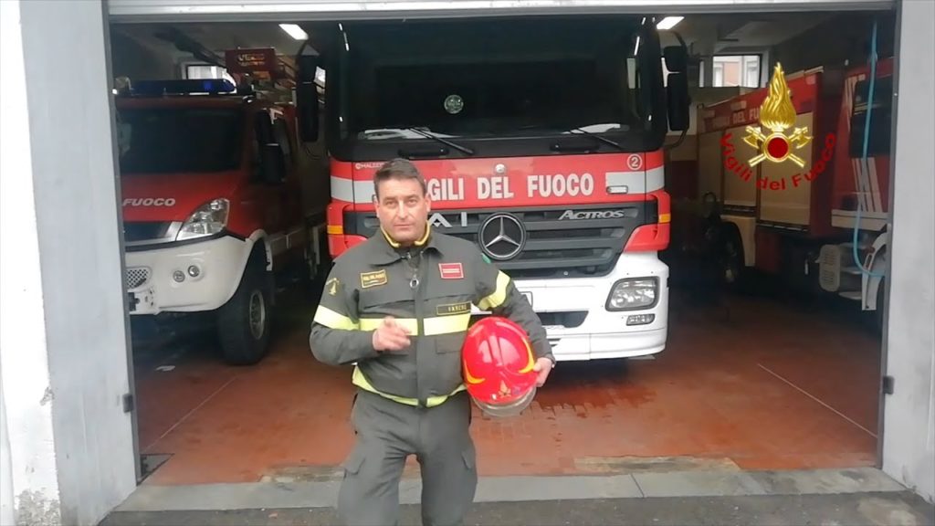 L'appello dei Vigili del Fuoco: "State a casa per noi"