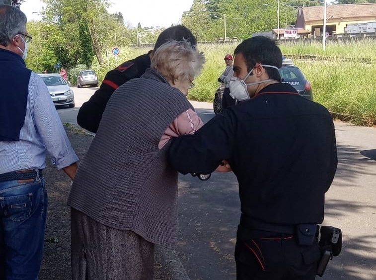 Appartamento in fiamme, salvata anziana signora