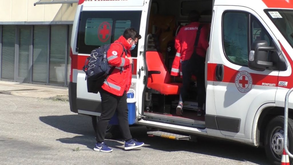 Tamponi, a Busto primo giorno di esami