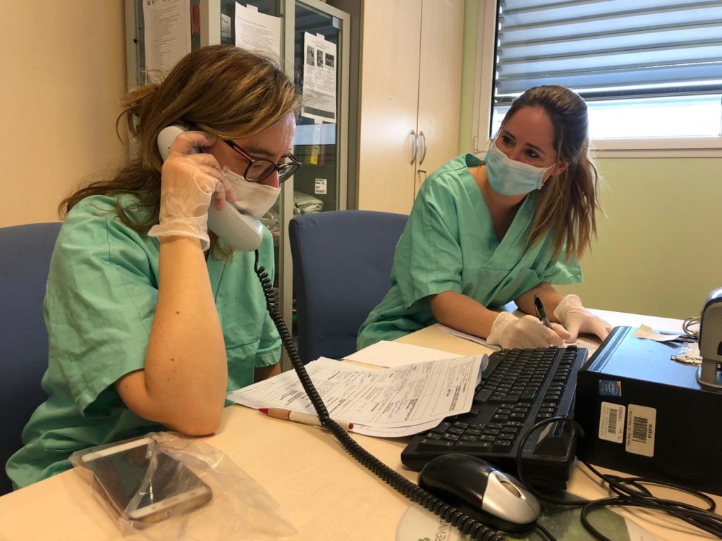 "Parla con me", le pediatre al telefono coi parenti