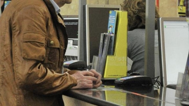 Poste Italiane, sportelli aperti contro la solitudine