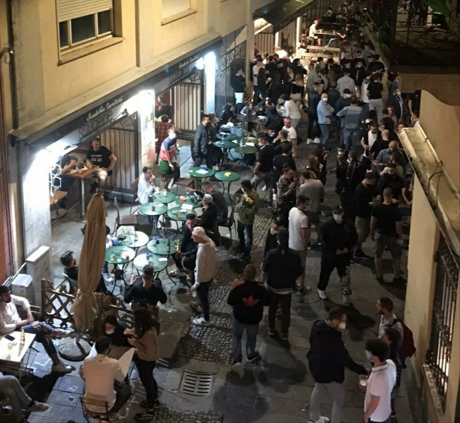 Torna la movida. Ed è subito polemica