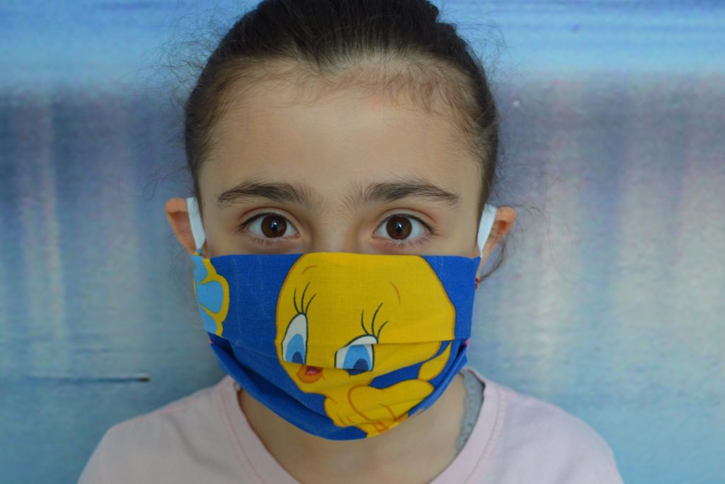 Colorate e allegre, le mascherine a misura di bimbo