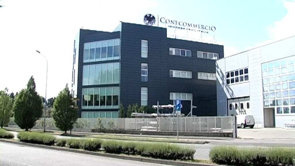 Le vetrine dei negozi traslocano on-line