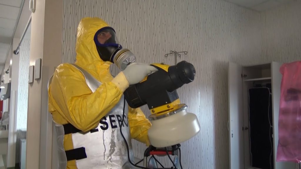 Soldati in ospedale per una sanificazione... uniforme