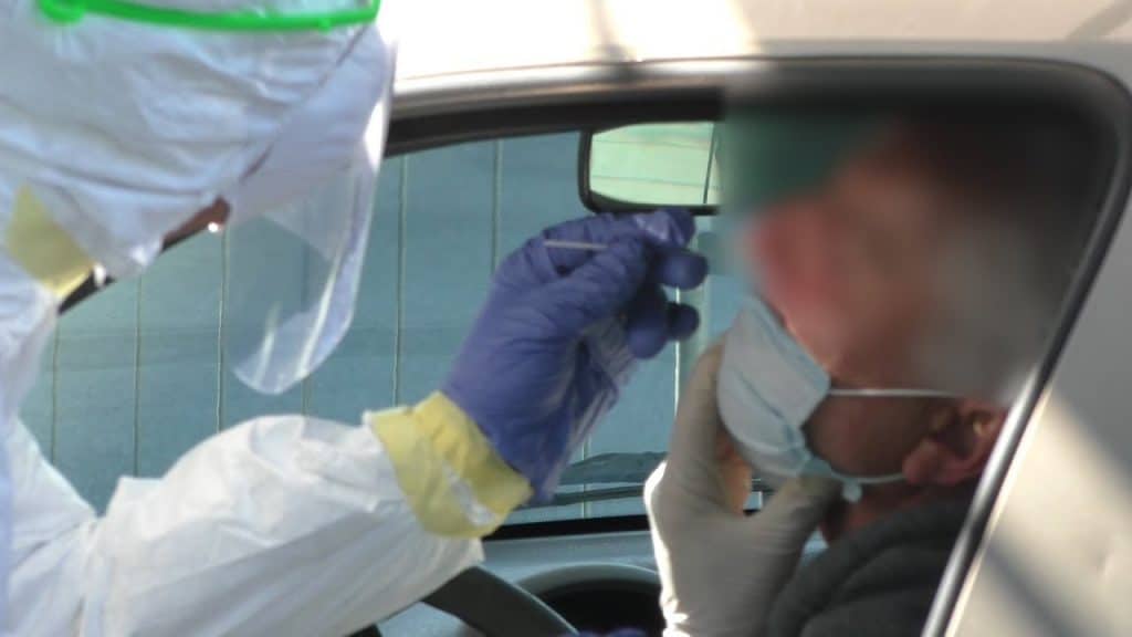 "Tamponi per tutti, ma i privati non speculino"