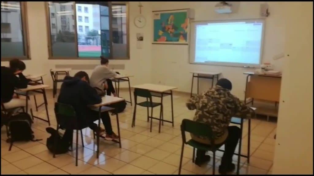 La Svizzera torna a scuola, in sicurezza