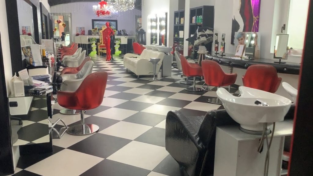 Per medici e infermieri, taglio e piega sono gratis