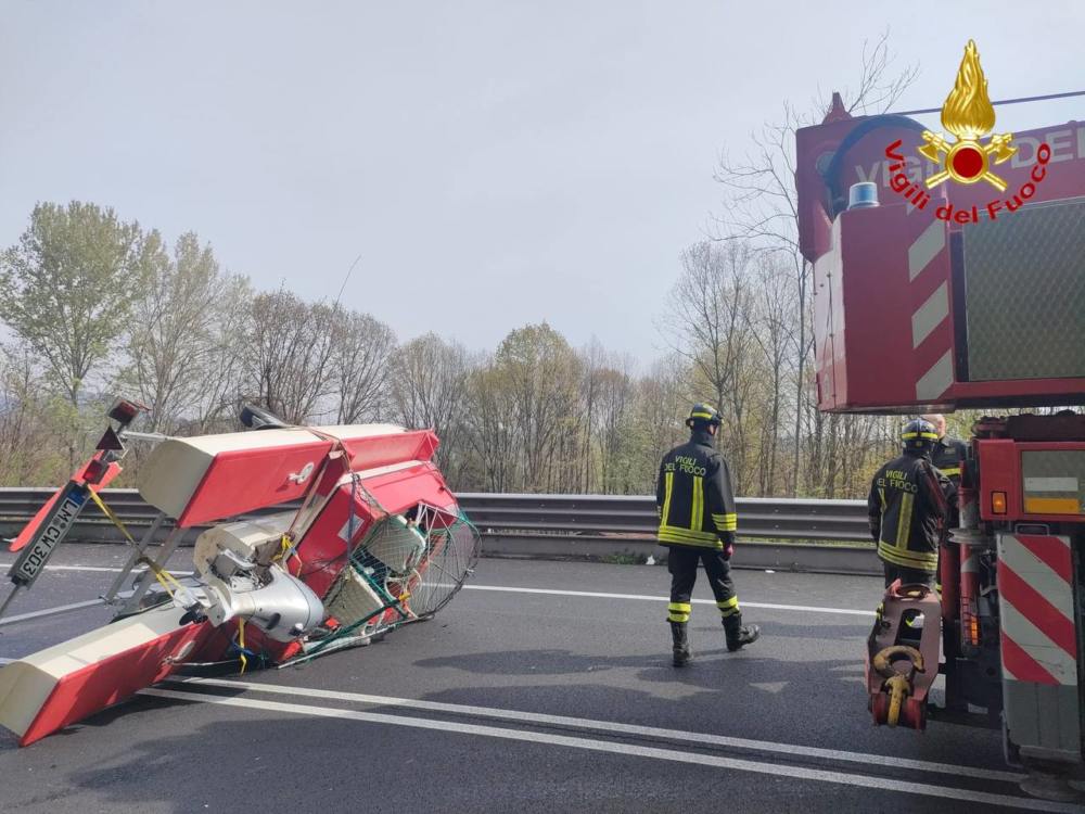 Buguggiate schianto sulla SP1, ribaltata una barca Rete55