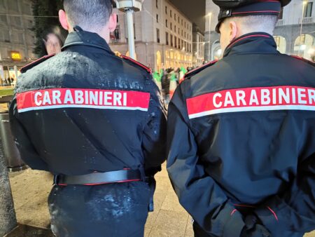 Venegono Sup: Minaccia famiglia con ascia e coltello, arrestato