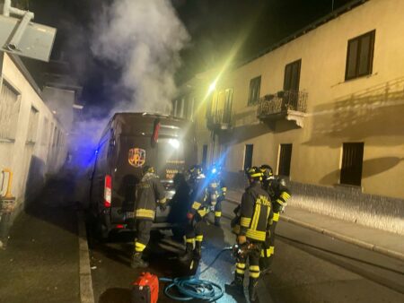 Busto: Notte di fuoco, bruciate 9 auto