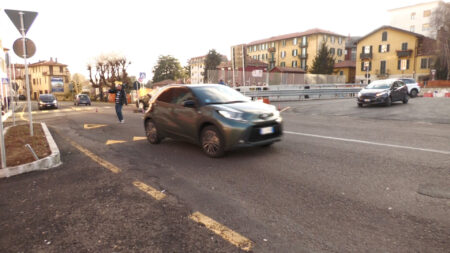 Varese: Riapre Largo Flaiano, tra applausi e prime code