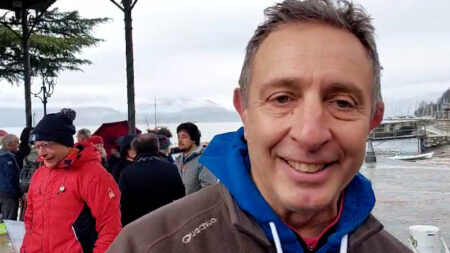 Laveno: Gelida nuotata di Favoino per la “Spesa Sballata”